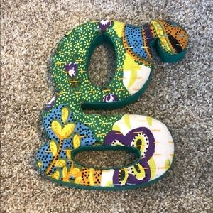 Anthropologie letter “g” decor piece.